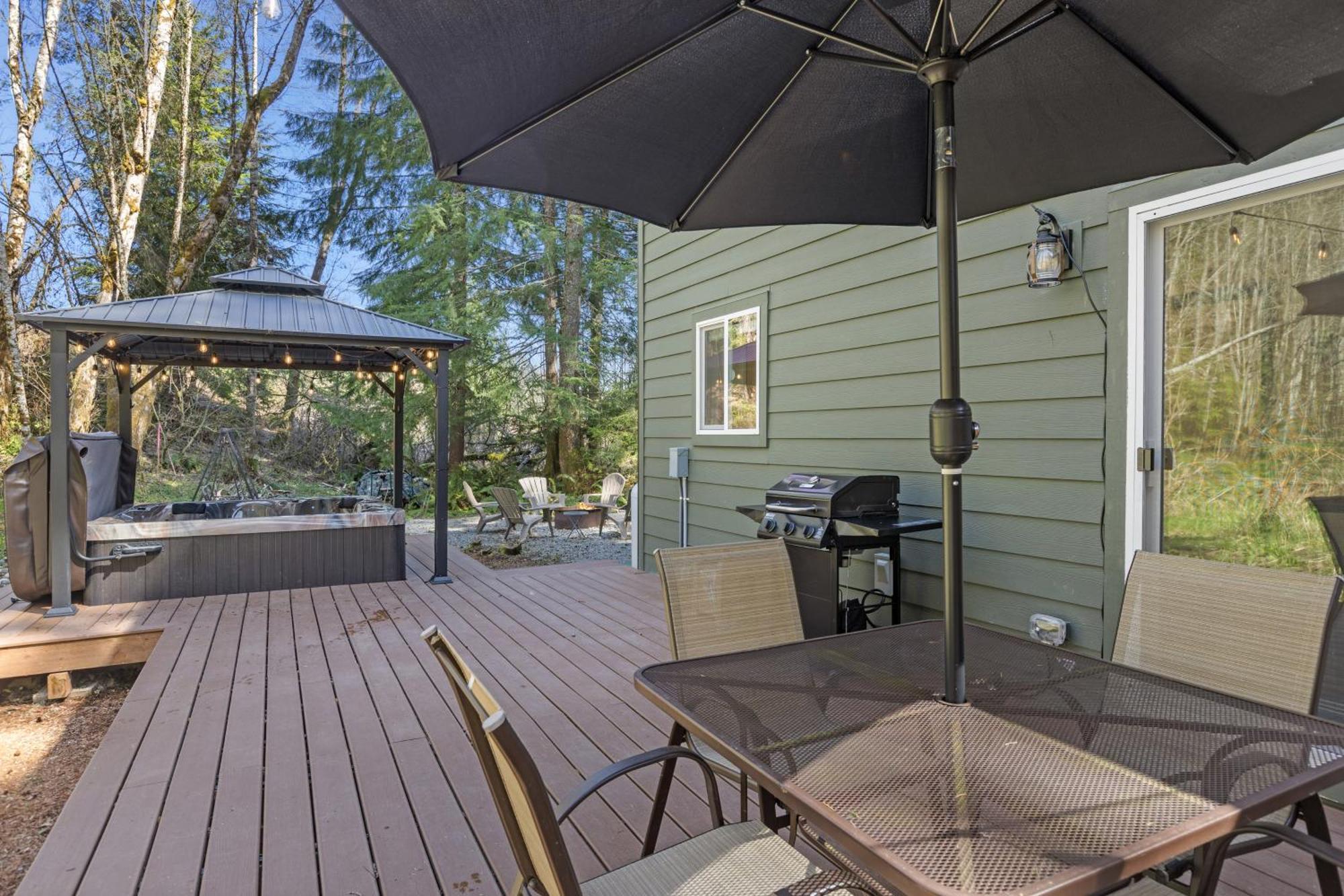 Hikers Haven With Hot Tub - Near Mt Rainier! Villa Ashford Bagian luar foto