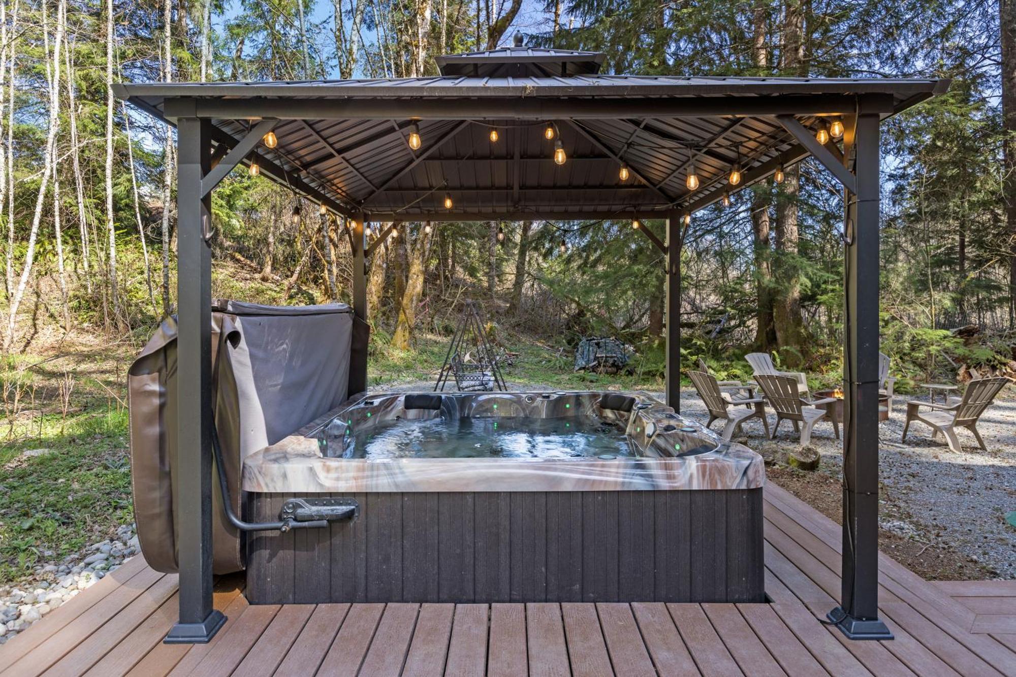 Hikers Haven With Hot Tub - Near Mt Rainier! Villa Ashford Bagian luar foto