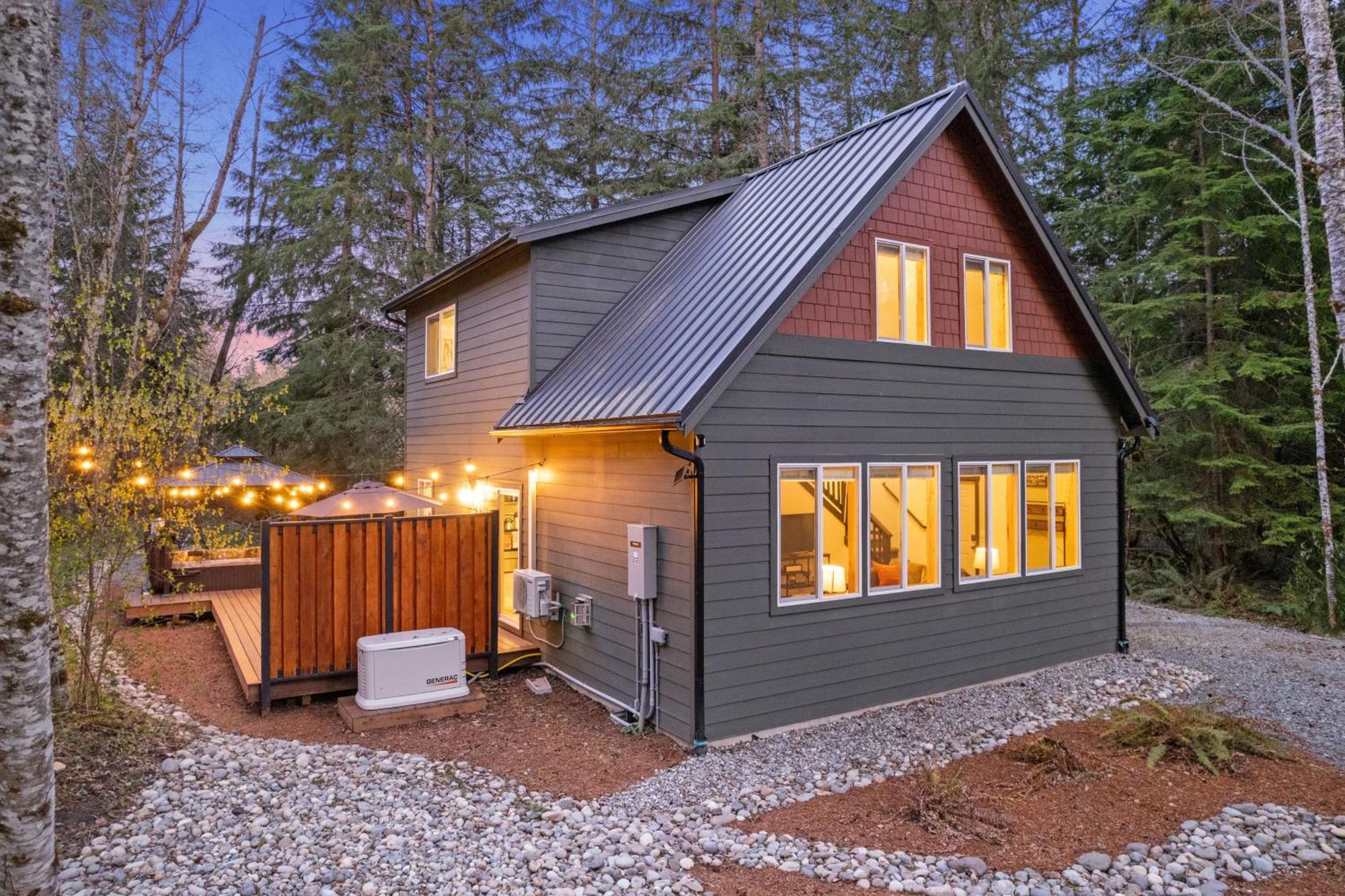 Hikers Haven With Hot Tub - Near Mt Rainier! Villa Ashford Bagian luar foto